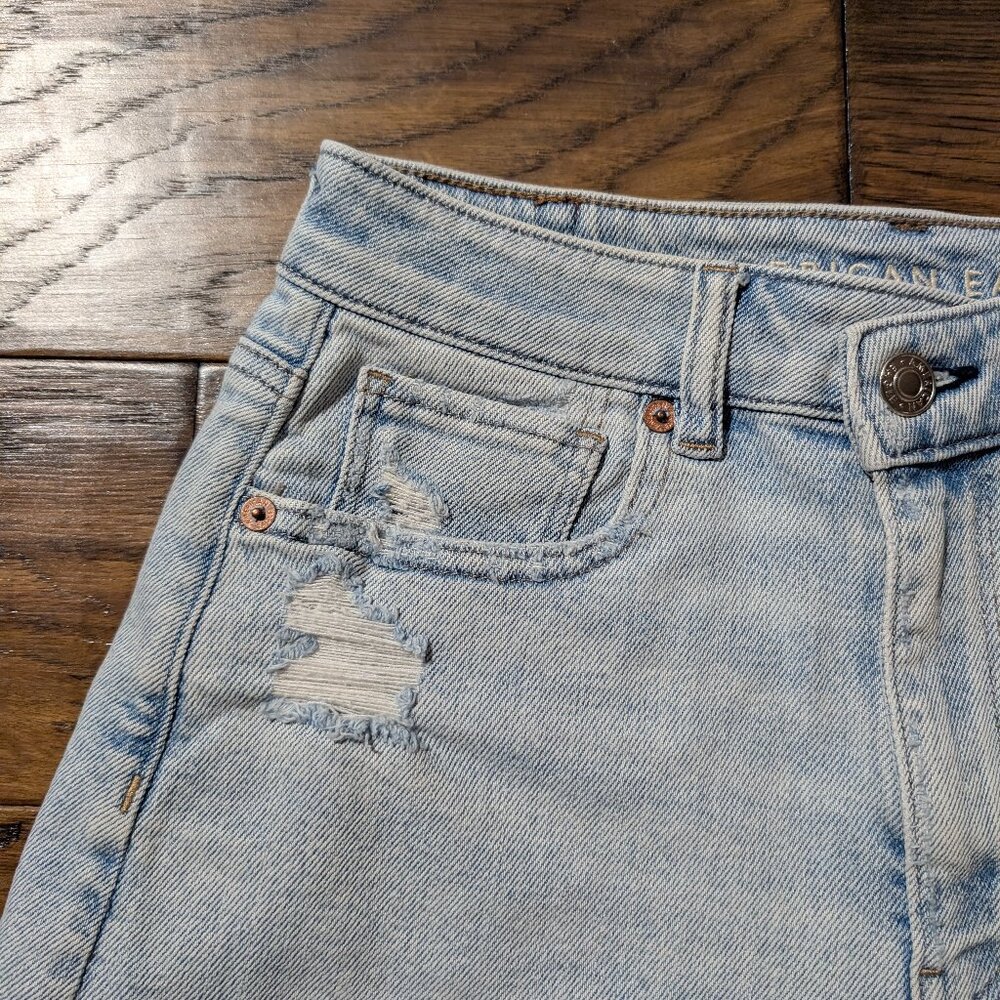 American Eagle Outfitters Light Wash Distressed Jean Shorts - Picture 4 of 16